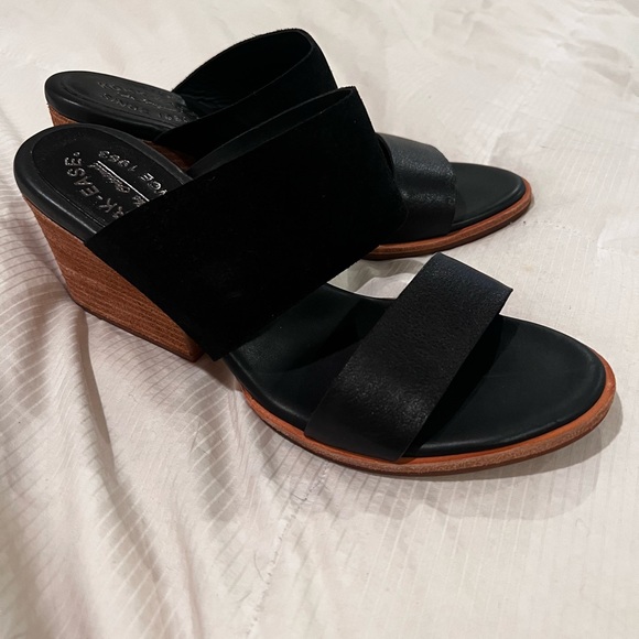 Kork-ease wedges NEVER WORN black leather upper with wood block heel - Picture 1 of 3